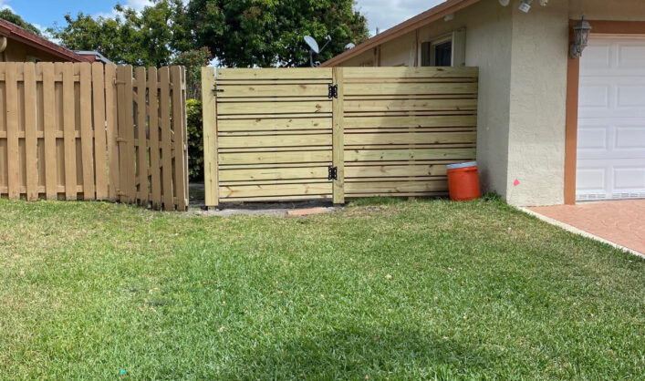 Wood fence horizontal