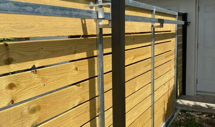 Wood fence horizontal with Aluminum