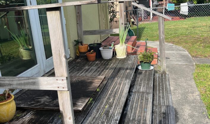 Tech wood surface/Aluminum railing/Stainless steel wire