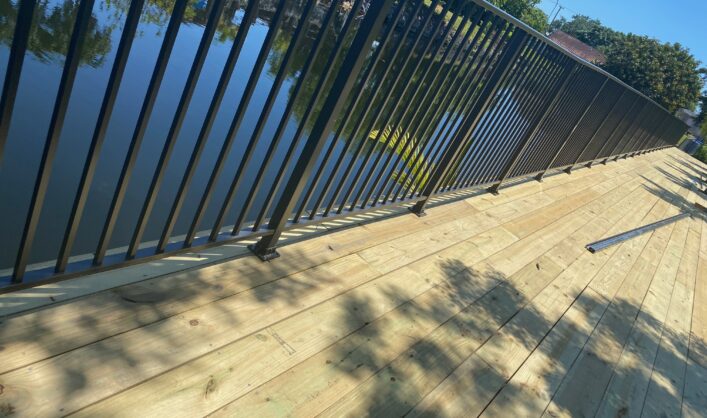 Wood deck/Pressure treated/Aluminum railing