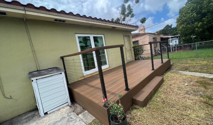 Tech wood surface/Aluminum railing/Stainless steel wire