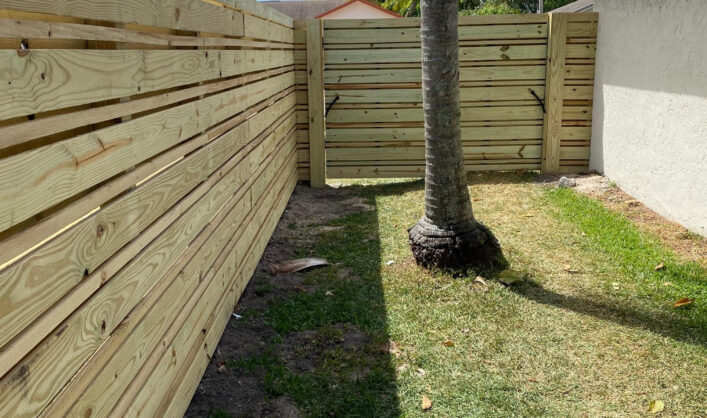 Wood fence horizontal