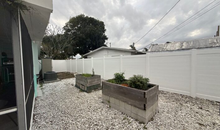 PVC/Vinyl Horizontal Fence
