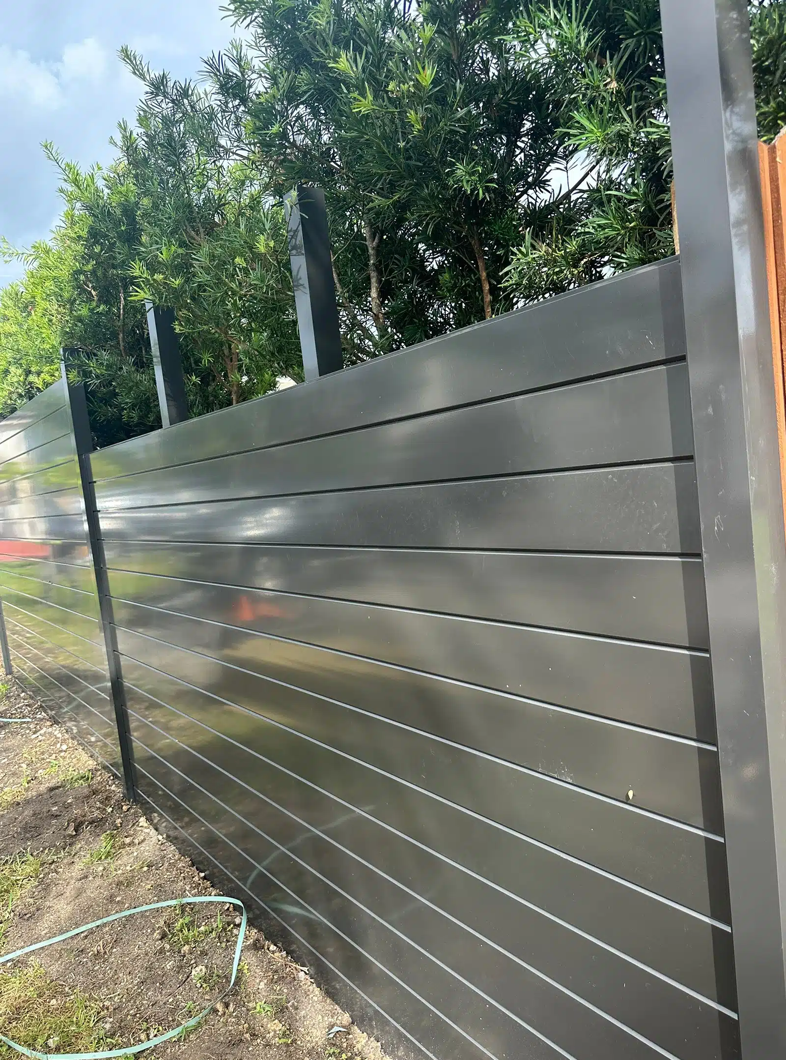Dany Ordenas - Wood Fence with Aluminum Posts Pain Front House Aluminum Tongue and Groove