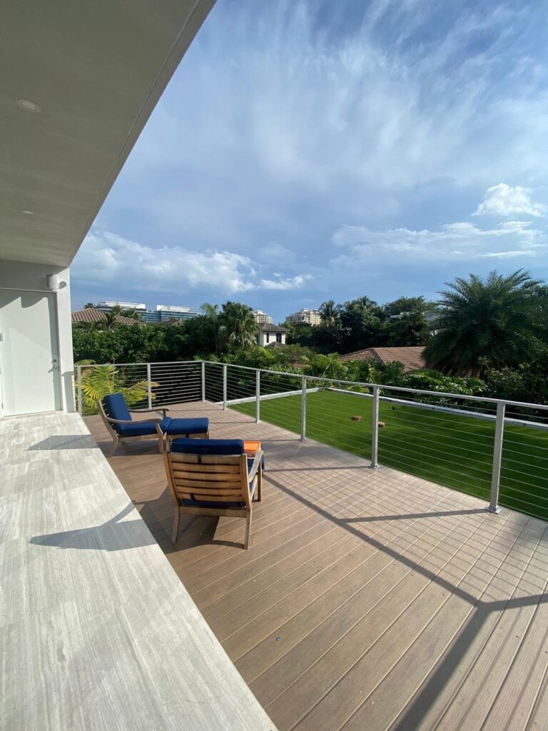 Backyard deck with lounge seating and cable railing by Canet Group